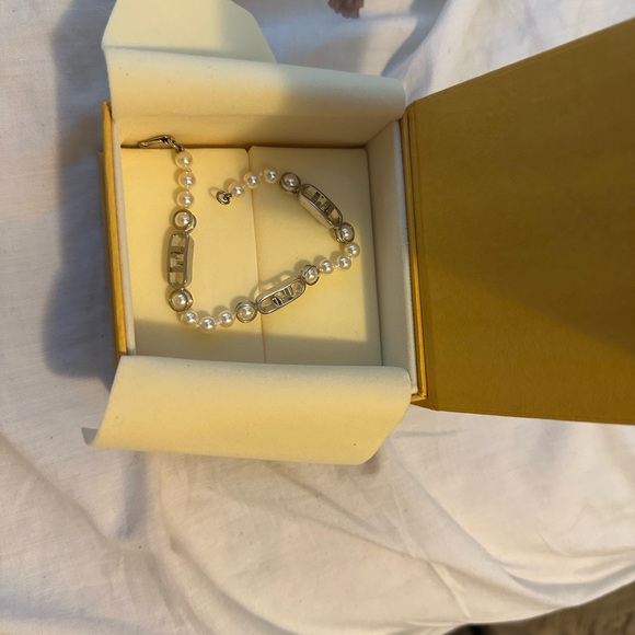 Like new Fendi Pearl Bracelet . - Picture 2 of 5